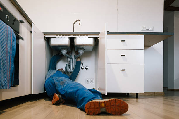 Professional Emergency Plumber technician working in Bridgeville, CA